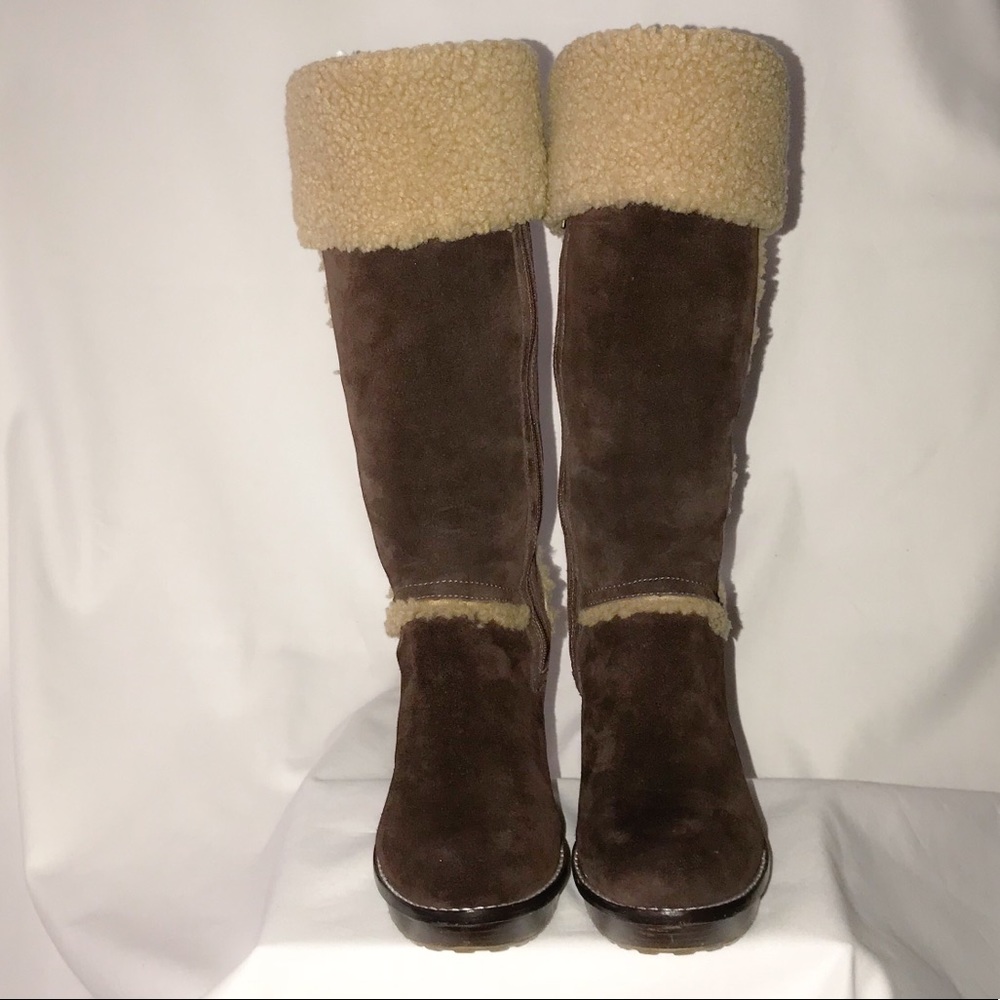 UGG - Picture 3 of 5